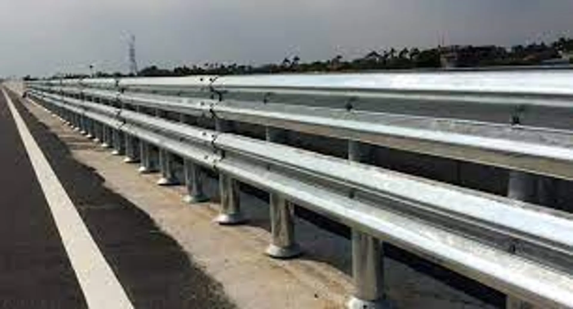 Định nghĩa hộ lan, cọc tiêu trên bình đồ tuyến
